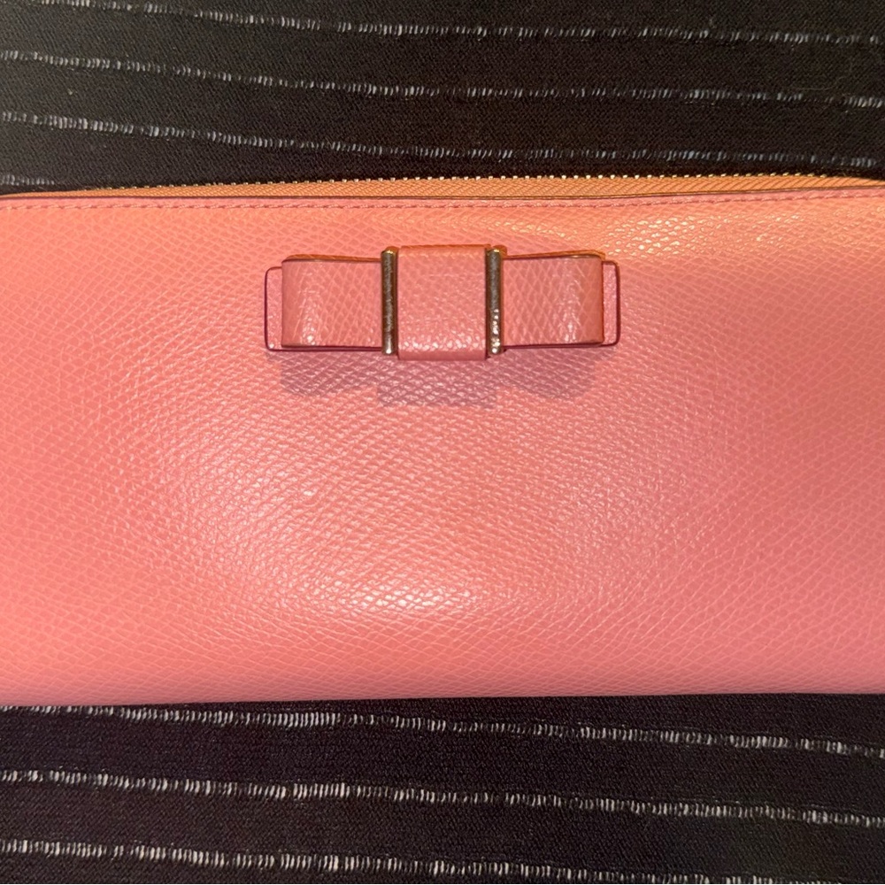 Coach Pink Bow Crossgrain Leather Wallet Accordion Zip Wallet Pre-Loved F52632